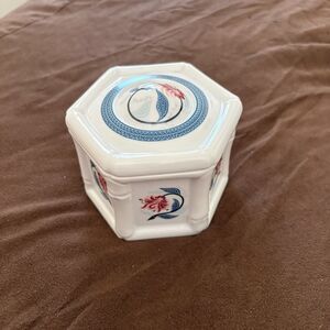 1970's Elizabeth Arden Porcelain Trinket Box Japan Royal Pavilion at Brighton